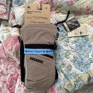 Burton Women's Tan and Black Gore-Tex Mittens